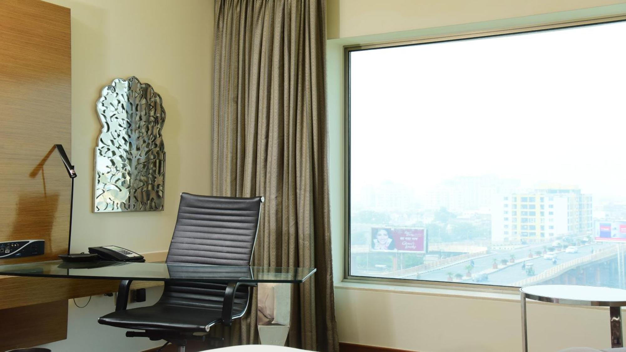 Standard Twin Room with City View - Smoking